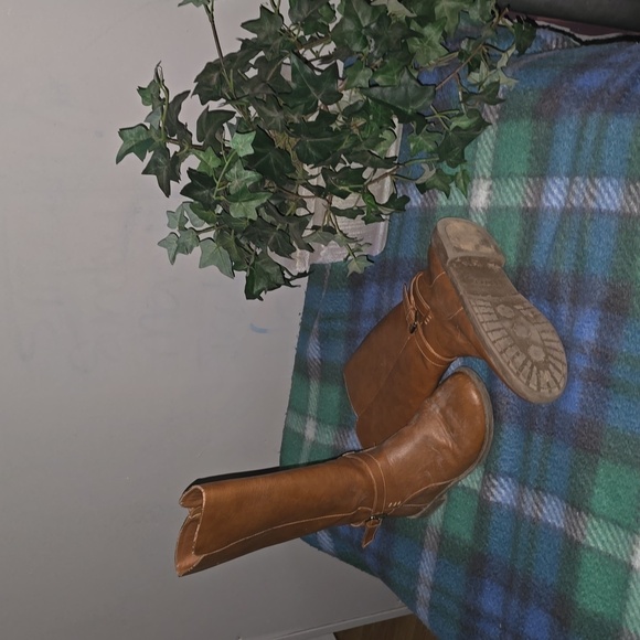 Childrens Place boots - Picture 1 of 3